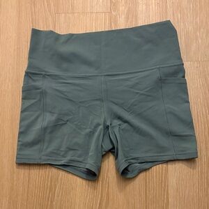 Athleta Women's High-Rise 5 inch Salutation Pocket Shorts (Great Condition)